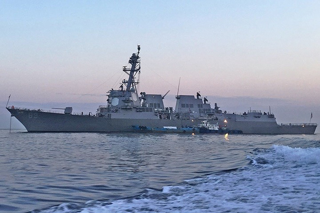 Cận cảnh chiến hạm Mustin của Mỹ vừa đi sát Đá Vành Khăn ở Biển Đông